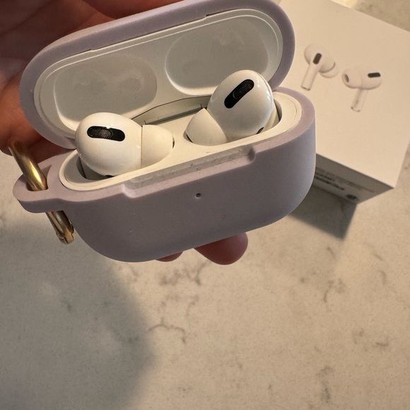 AirPod pros with lilac wireless charging case - Picture 2 of 4